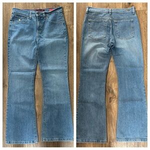 Gloria Vanderbilt Giselle Bootcut Jeans, Light to Medium Wash, Classic Denim, 6P